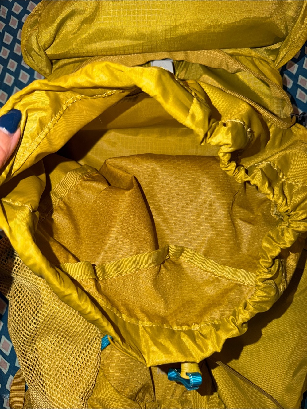 Gregory NANO 22 Mustard Yellow Backpack w/Blue Accent pocket for CamelBak - Picture 3 of 8